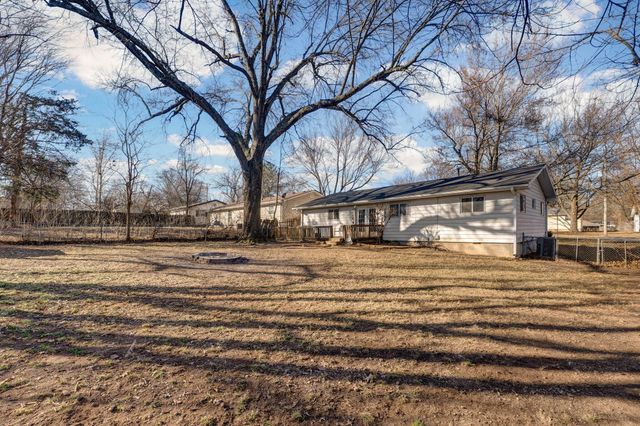 1146 S John Avenue, Springfield, MO 65804