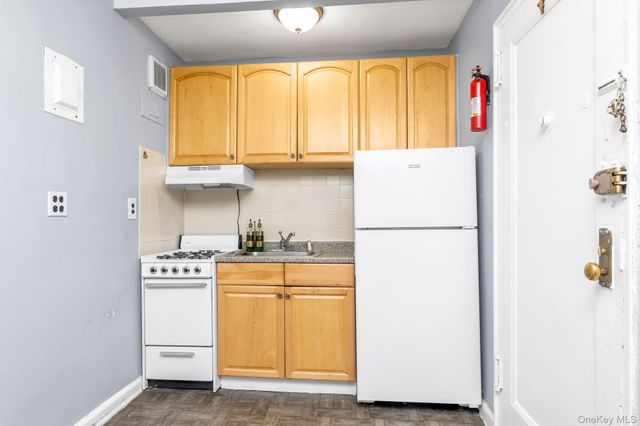 84-19 51st Avenue 2E, Elmhurst, NY 11373