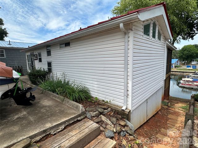 117 Badin Lake Circle, New London, NC 28127