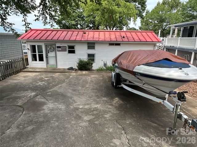 117 Badin Lake Circle, New London, NC 28127