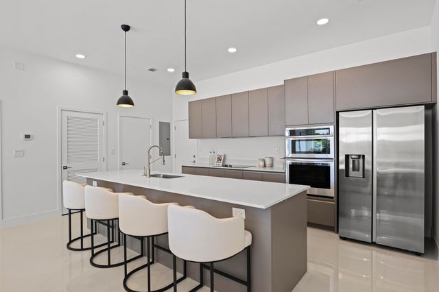 1807 NE 13 Street 1807, Fort Lauderdale, FL 33304