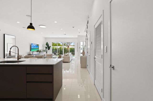 1807 NE 13 Street 1807, Fort Lauderdale, FL 33304