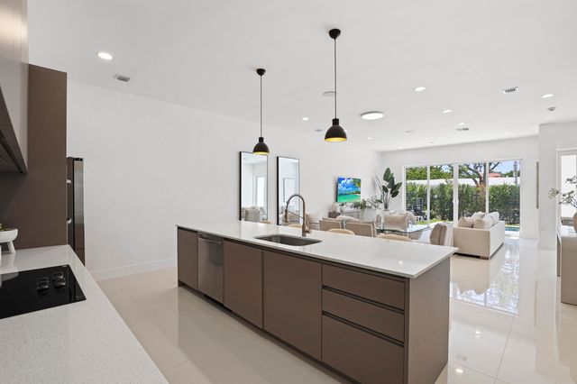 1807 NE 13 Street 1807, Fort Lauderdale, FL 33304