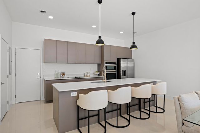 1807 NE 13 Street 1807, Fort Lauderdale, FL 33304