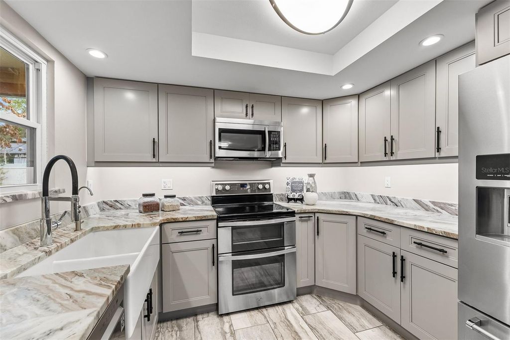 Image 13 of property listing at 7834 SNOWBERRY CIR, Orlando, FL 32819