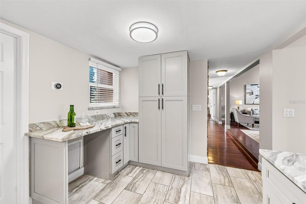 Image 15 of property listing at 7834 SNOWBERRY CIR, Orlando, FL 32819