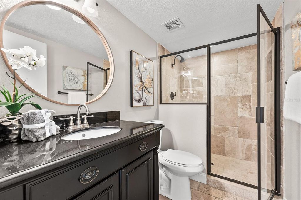 Image 19 of property listing at 7834 SNOWBERRY CIR, Orlando, FL 32819