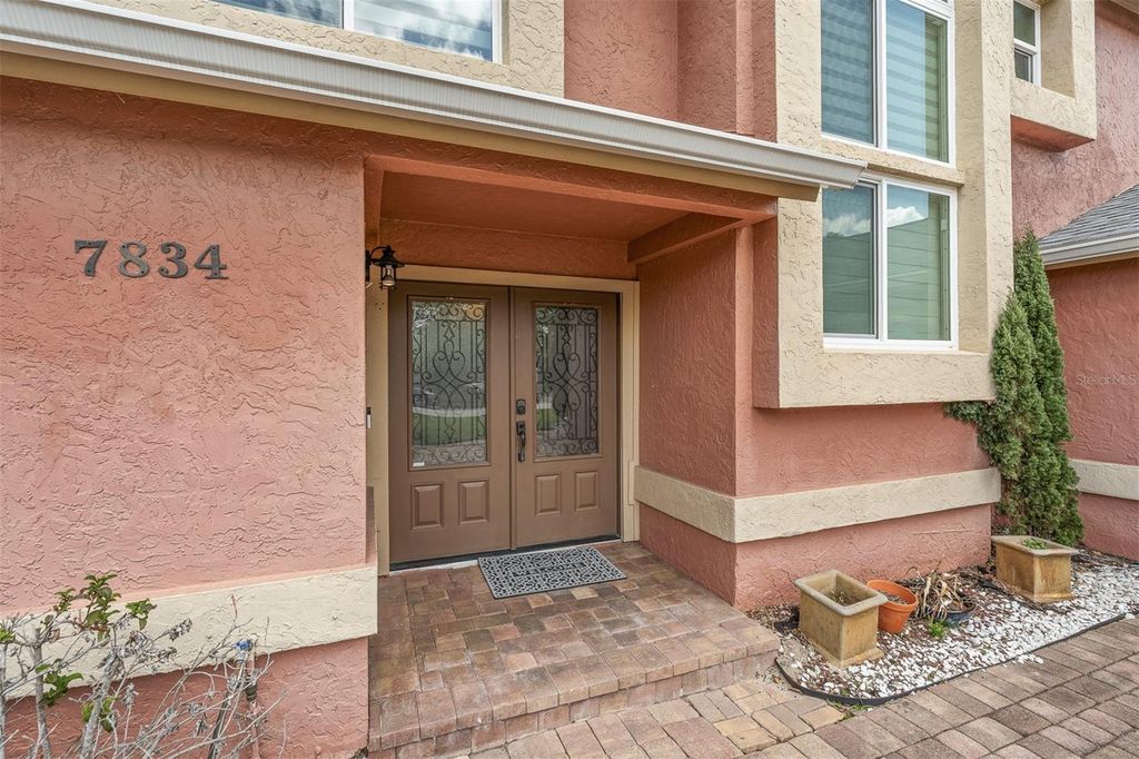 Image 3 of property listing at 7834 SNOWBERRY CIR, Orlando, FL 32819