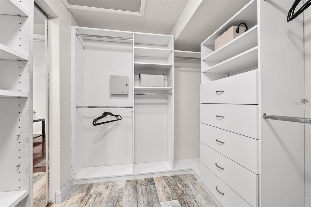 Image 22 of property listing at 7834 SNOWBERRY CIR, Orlando, FL 32819