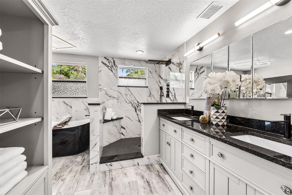 Image 23 of property listing at 7834 SNOWBERRY CIR, Orlando, FL 32819