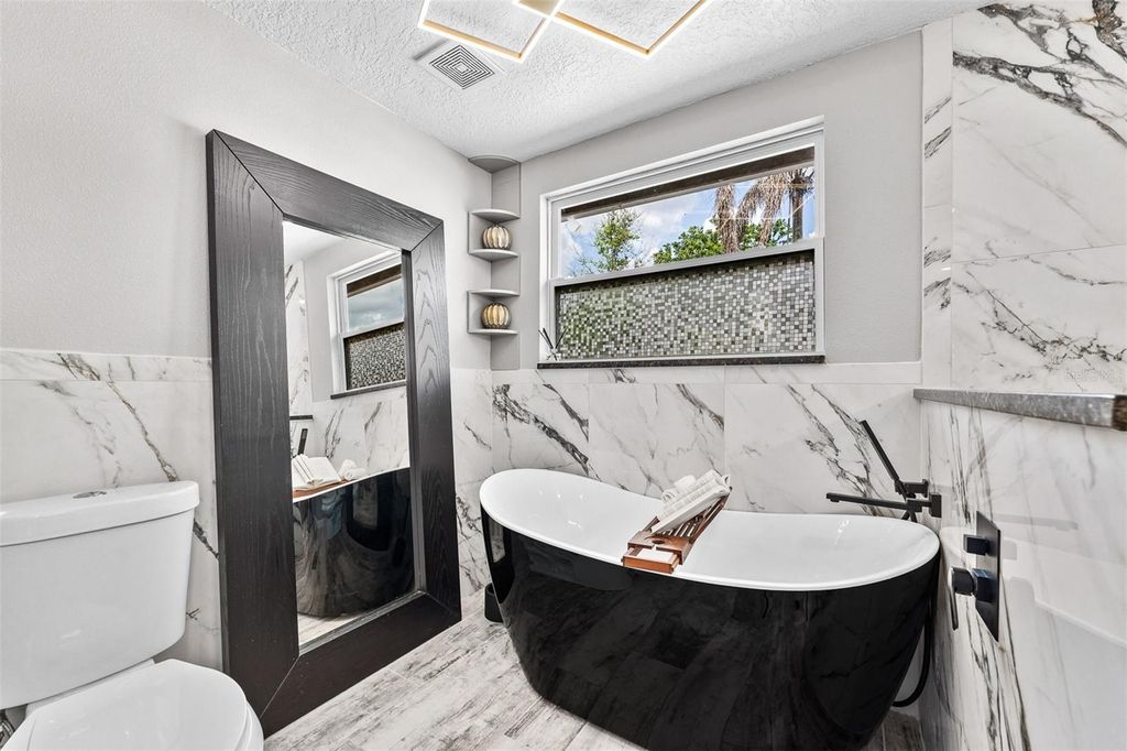 Image 24 of property listing at 7834 SNOWBERRY CIR, Orlando, FL 32819