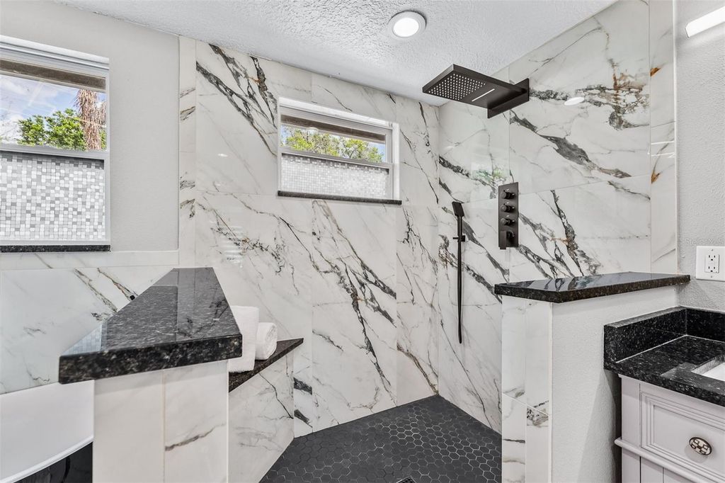 Image 25 of property listing at 7834 SNOWBERRY CIR, Orlando, FL 32819