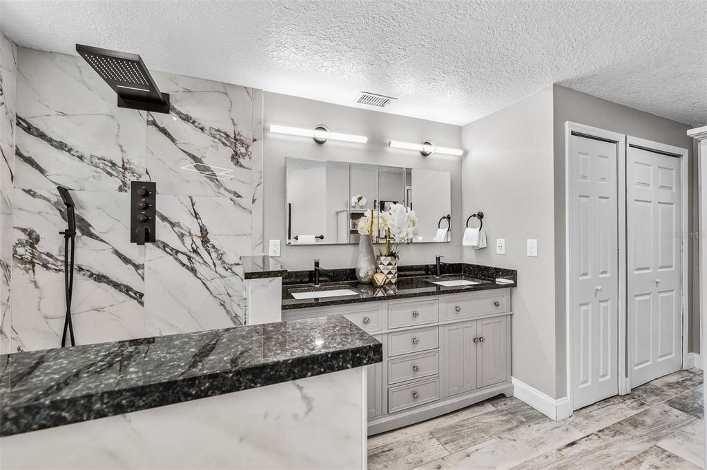 Image 26 of property listing at 7834 SNOWBERRY CIR, Orlando, FL 32819