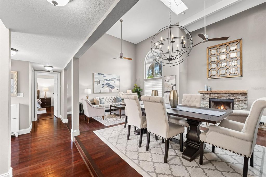 Image 4 of property listing at 7834 SNOWBERRY CIR, Orlando, FL 32819