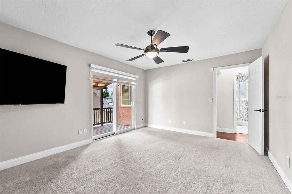 Image 32 of property listing at 7834 SNOWBERRY CIR, Orlando, FL 32819