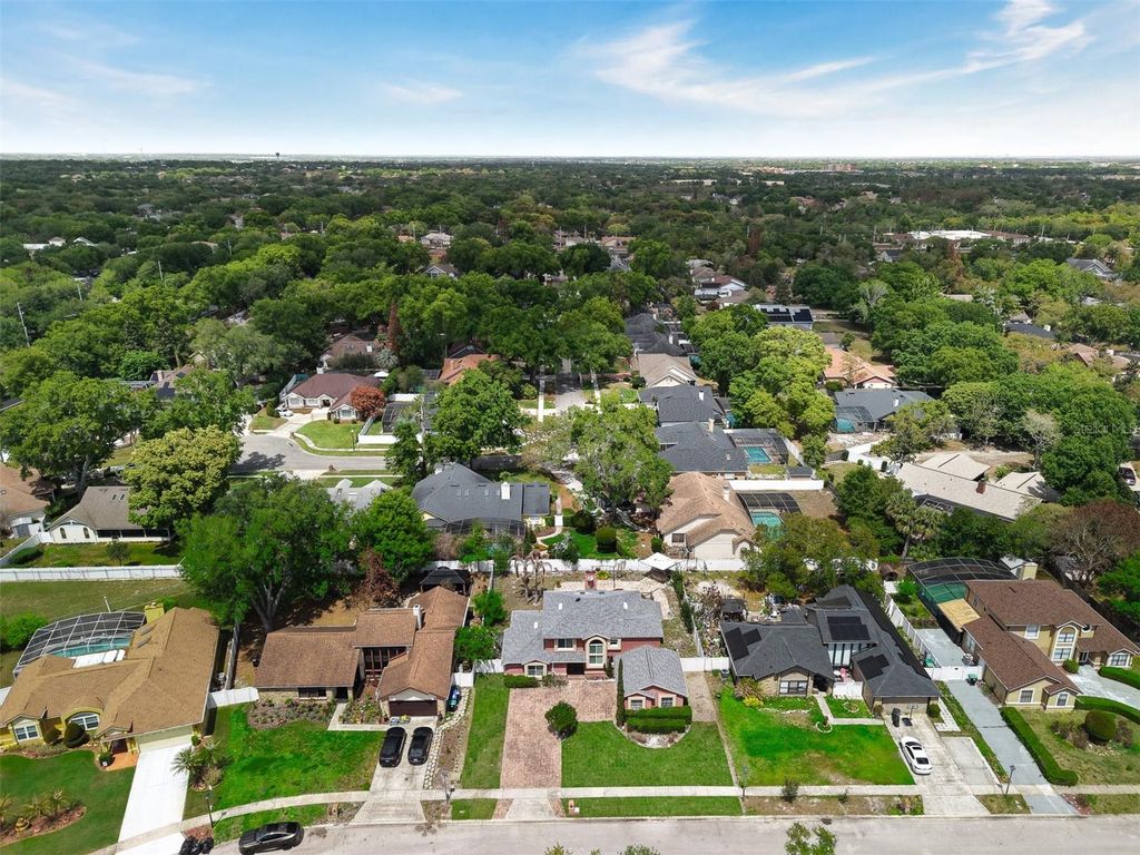 Image 45 of property listing at 7834 SNOWBERRY CIR, Orlando, FL 32819