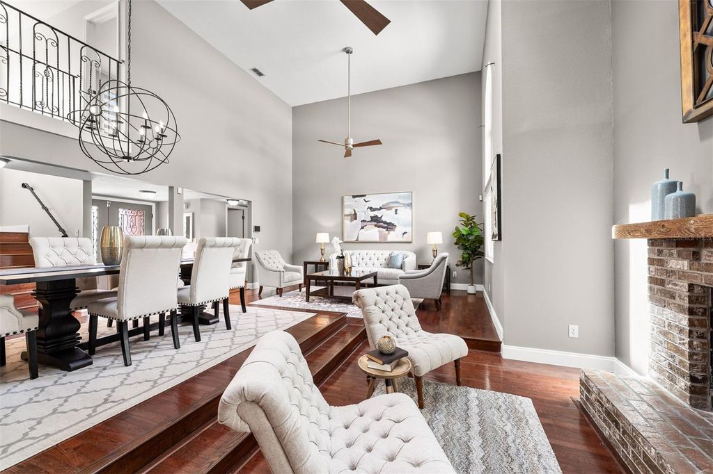 Image 8 of property listing at 7834 SNOWBERRY CIR, Orlando, FL 32819