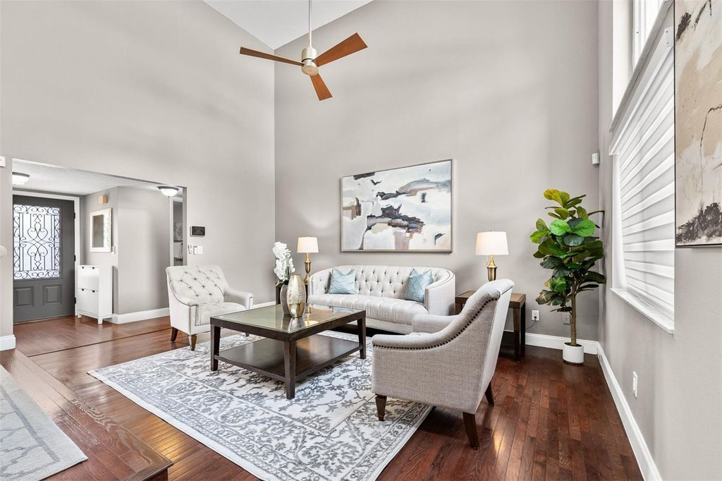 Image 9 of property listing at 7834 SNOWBERRY CIR, Orlando, FL 32819