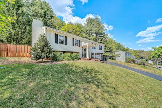2738 Bobwhite DR, Roanoke, VA 24018
