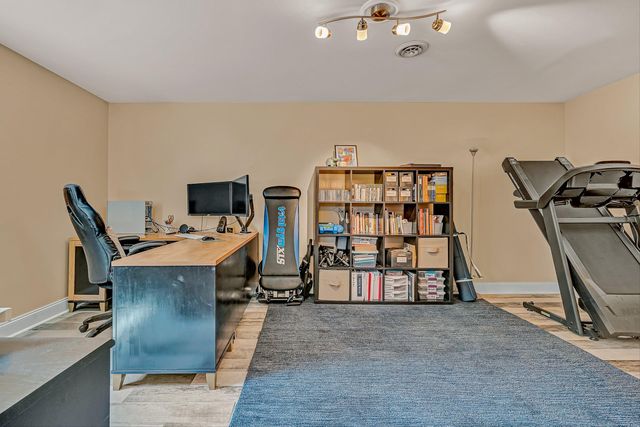 2738 Bobwhite DR, Roanoke, VA 24018