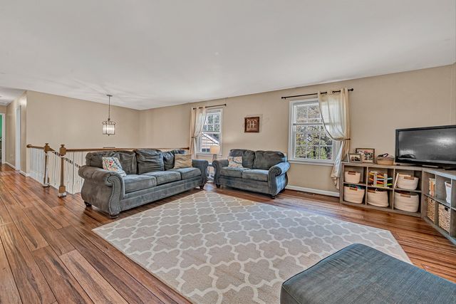 2738 Bobwhite DR, Roanoke, VA 24018