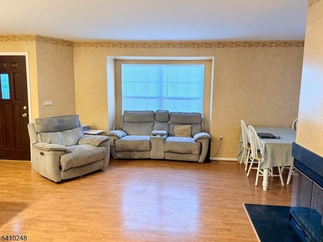 55 Sand Hill Rd, Jamesburg Boro, NJ 08831