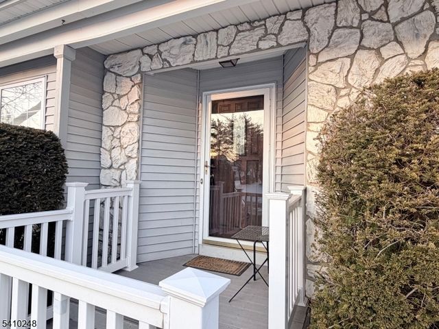 55 Sand Hill Rd, Jamesburg Boro, NJ 08831