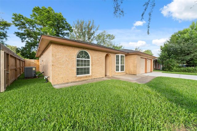 12207 Plumpoint Drive, Houston, TX 77099