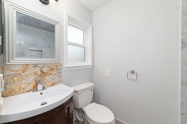 12207 Plumpoint Drive, Houston, TX 77099