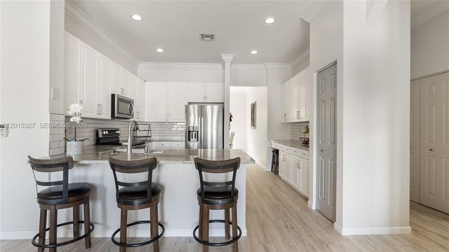 9463 Savannah Estates Dr, Lake Worth, FL 33467
