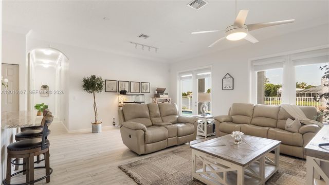 9463 Savannah Estates Dr, Lake Worth, FL 33467