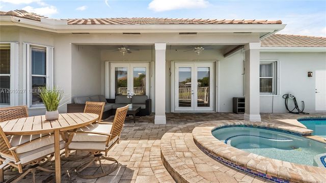 9463 Savannah Estates Dr, Lake Worth, FL 33467