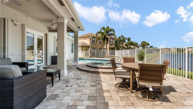 9463 Savannah Estates Dr, Lake Worth, FL 33467