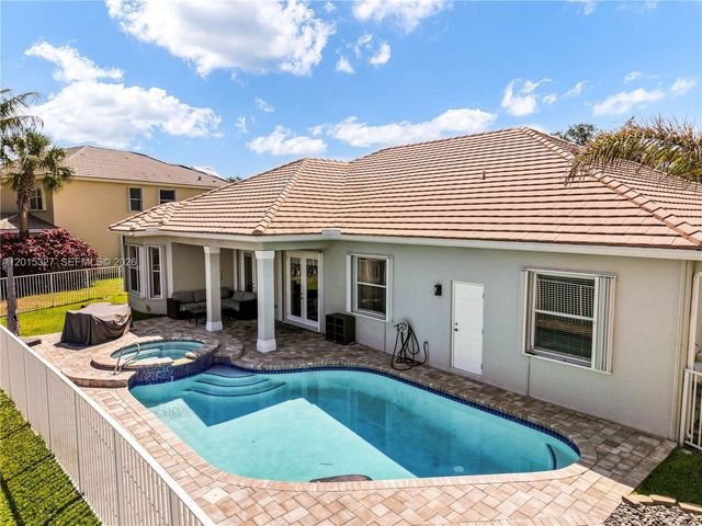 9463 Savannah Estates Dr, Lake Worth, FL 33467