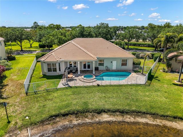 9463 Savannah Estates Dr, Lake Worth, FL 33467