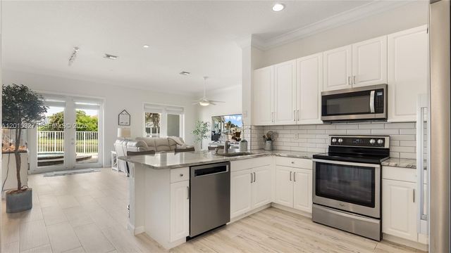 9463 Savannah Estates Dr, Lake Worth, FL 33467