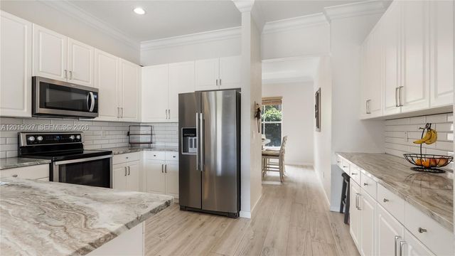 9463 Savannah Estates Dr, Lake Worth, FL 33467