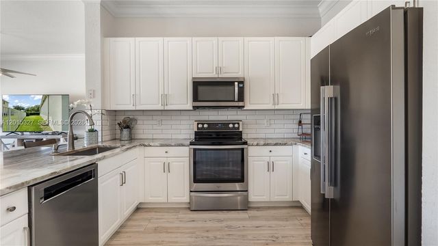 9463 Savannah Estates Dr, Lake Worth, FL 33467