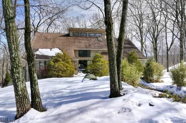 737 Ridge Rd, Kinnelon Boro, NJ 07405