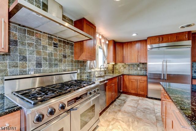 737 Ridge Rd, Kinnelon Boro, NJ 07405