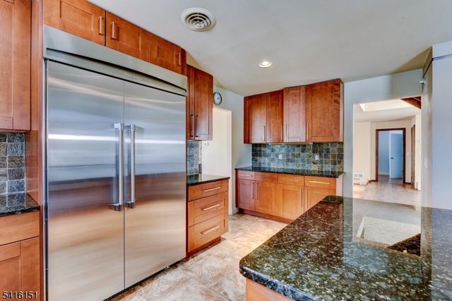 737 Ridge Rd, Kinnelon Boro, NJ 07405