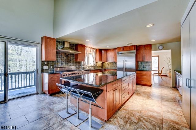 737 Ridge Rd, Kinnelon Boro, NJ 07405