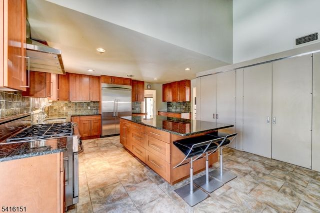 737 Ridge Rd, Kinnelon Boro, NJ 07405