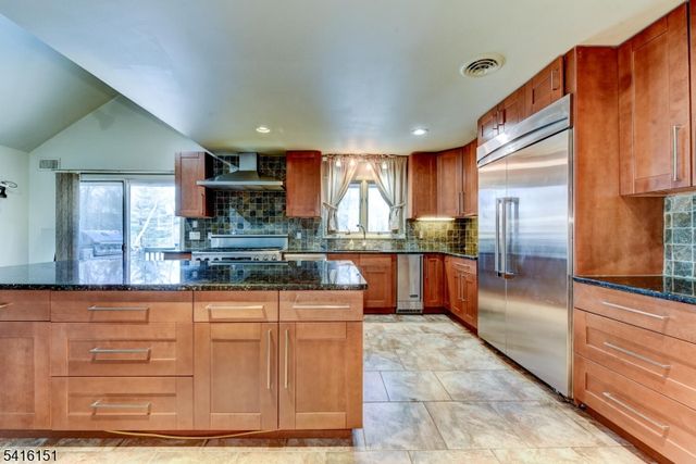 737 Ridge Rd, Kinnelon Boro, NJ 07405