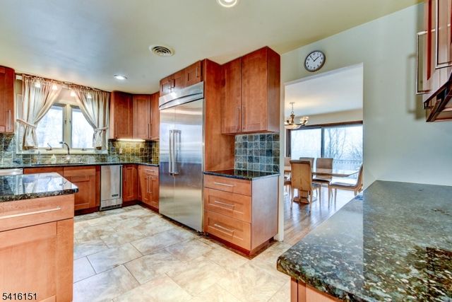 737 Ridge Rd, Kinnelon Boro, NJ 07405