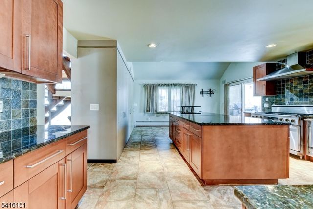 737 Ridge Rd, Kinnelon Boro, NJ 07405