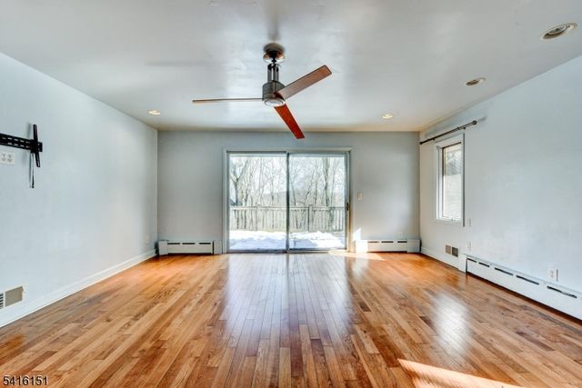 737 Ridge Rd, Kinnelon Boro, NJ 07405