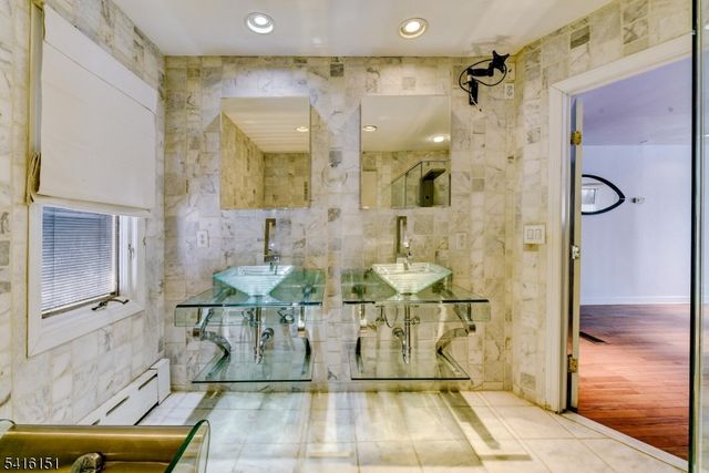 737 Ridge Rd, Kinnelon Boro, NJ 07405