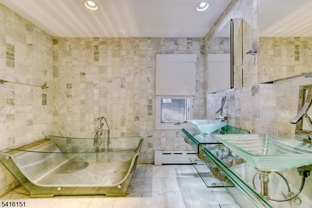 737 Ridge Rd, Kinnelon Boro, NJ 07405