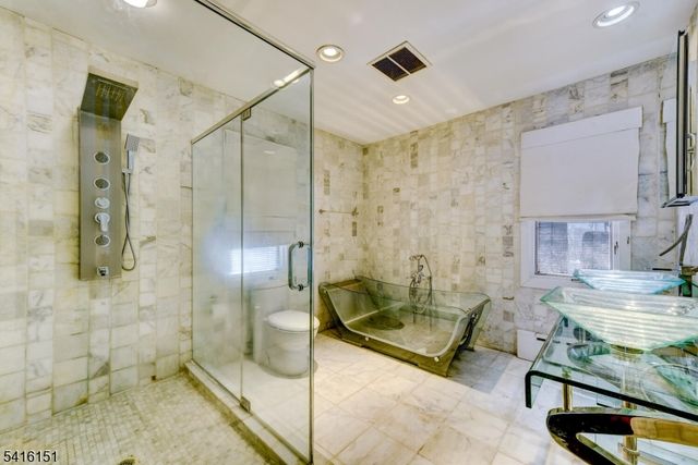 737 Ridge Rd, Kinnelon Boro, NJ 07405